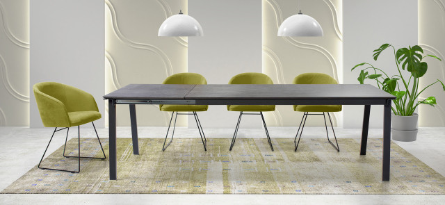 Ejemplo de montaje de mesa Karma con sillas