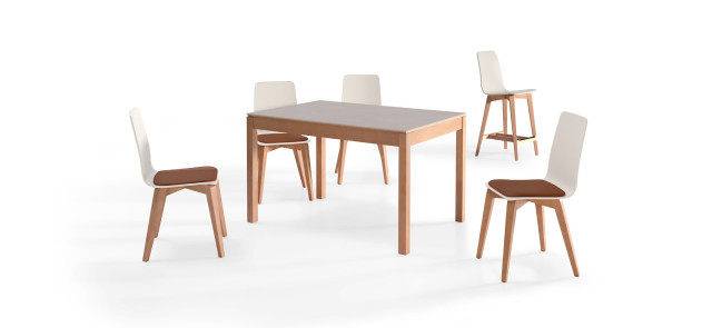 Example clear Brenda table with chairs