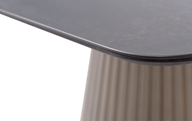 The C2 square countertop format comes with a radius of 10cm in the corners.