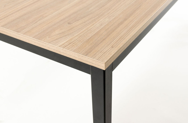 M�xima amplitud, dimensiones ajustadas a la estructura de tubo cuadrado de 4cm.