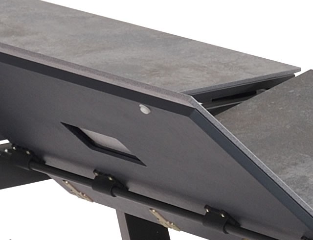 Detail picture of levelers for extensions